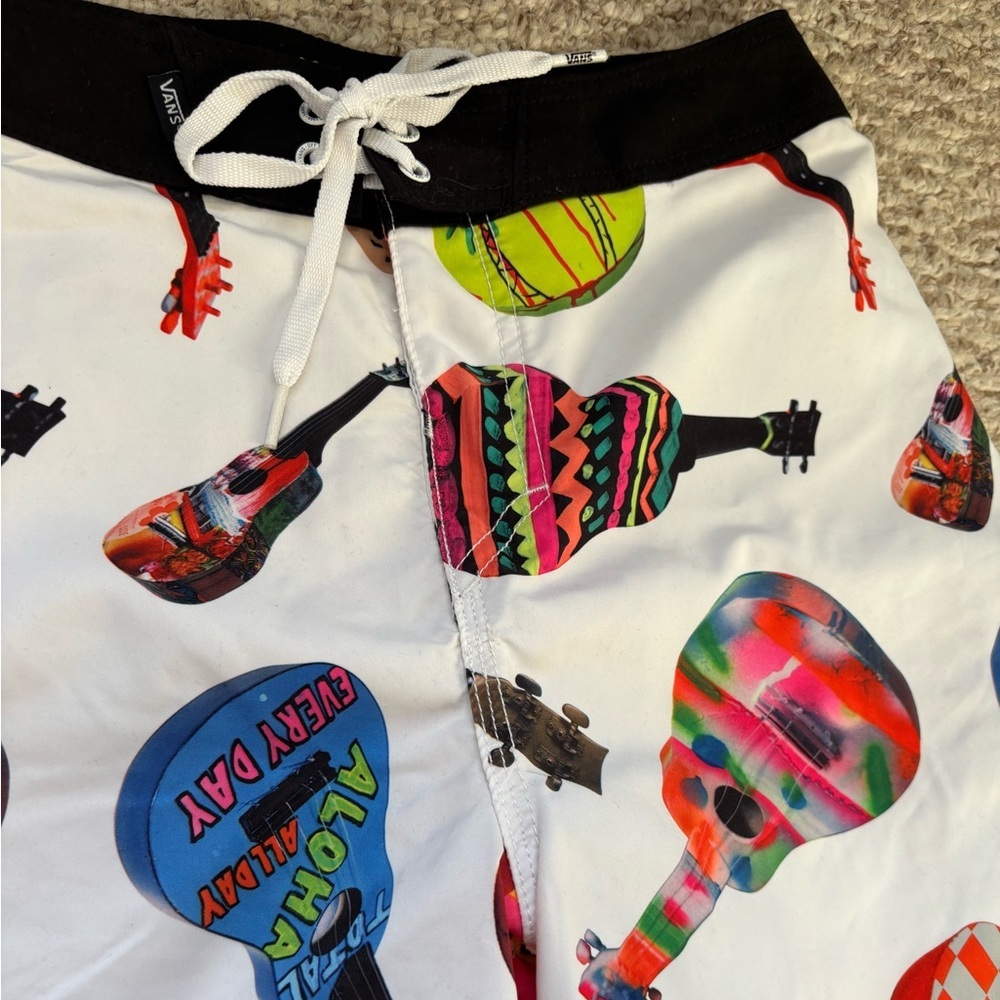 Vans Off The Wall Guitar Print Board Shorts Size 28 - Picture 2 of 13